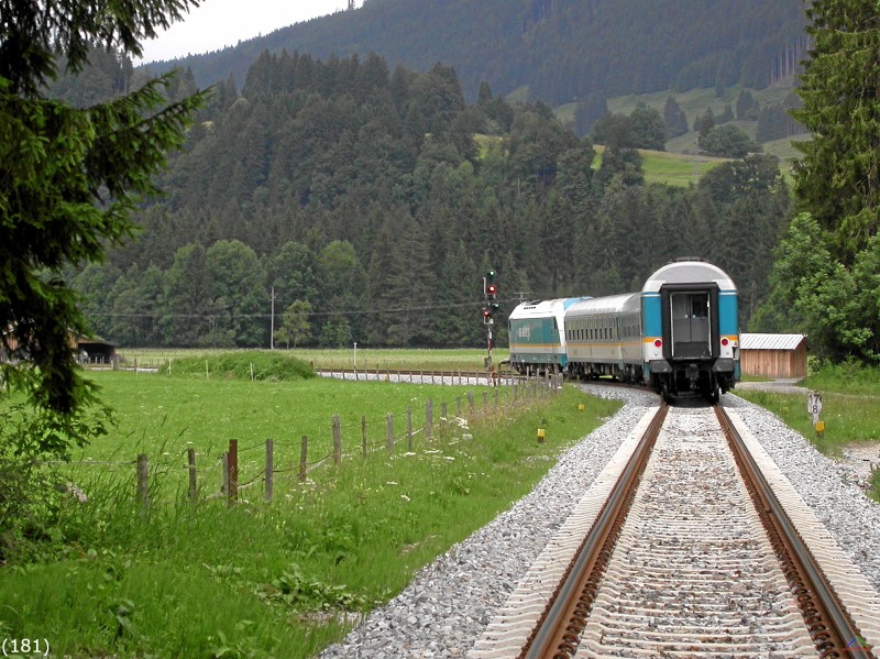 Bahn 181.jpg - In rund zweieinhalb Stunden ist der Zug in München.